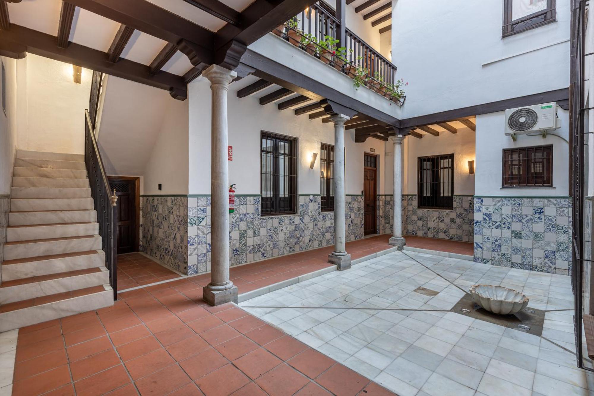 Apartamento Alhambra 3000 *